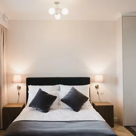 Luxlux Metro Slodowiec وارسو